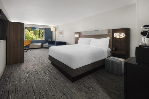 a large white bed in a hotel room at Holiday Inn Express Bothell, an IHG Hotel in Bothell