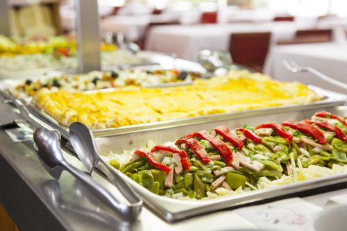 Makanan di atau berdekatan hotel
