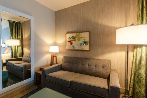 a living room with a couch in a hotel room at Home2 Suites By Hilton Nashville Bellevue in Bellevue