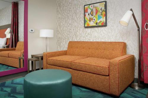 Χώρος καθιστικού στο Home2 Suites by Hilton Lakeland South Polk Parkway