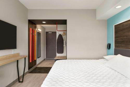 a bedroom with a white bed and a tv at Tru By Hilton Florence I-95 in Florence
