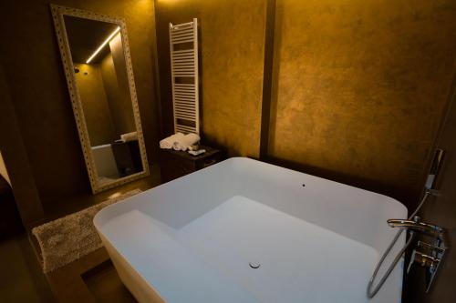 Bilik mandi di Alessi Hotel Trattoria