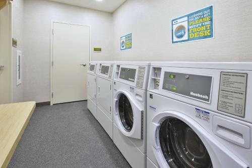 Imagen de la galería de Home2 Suites By Hilton Holland, en Holland