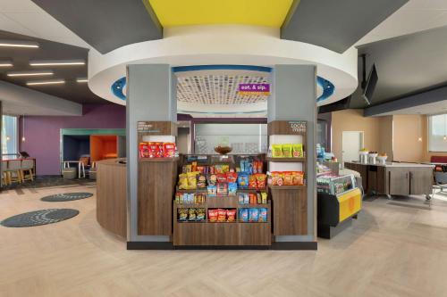 a grocery store with a display of food and drinks at Tru by Hilton Webster Houston NASA in Webster