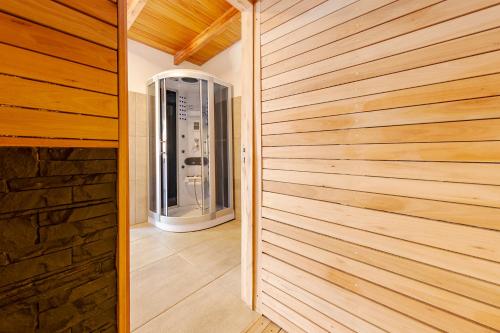 a wood paneled wall in a bathroom with a machine at Riviera Hotel & Spa in Villa Carlos Paz
