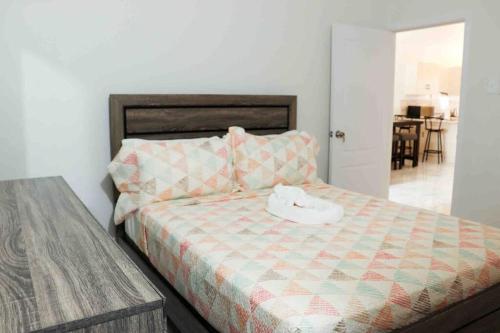 Voodi või voodid majutusasutuse Luxury Ocean View Villa with Backyard Pool toas