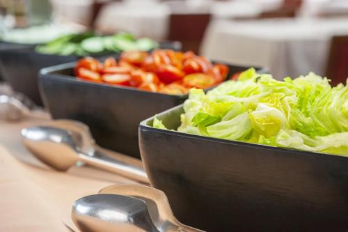 Makanan di atau berdekatan hotel