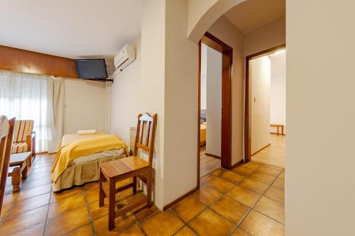 Postel nebo postele na pokoji v ubytování Riviera Hotel & Spa