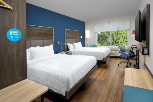 Katil atau katil-katil dalam bilik di Tru By Hilton Orangeburg