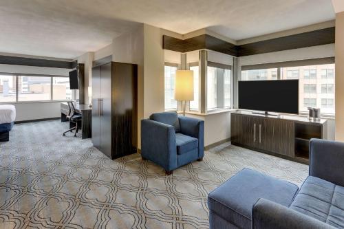 DoubleTree by Hilton St. Louis Forest Park Image