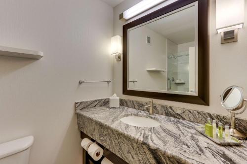 DoubleTree by Hilton St. Louis Forest Park Image
