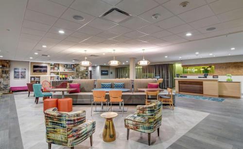 Posezení v ubytování Home2 Suites By Hilton Foley
