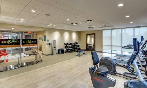 Fitness centrum a/nebo fitness zařízení v ubytování Home2 Suites By Hilton Foley