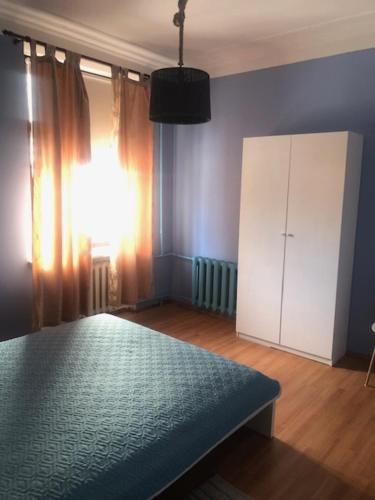 Postel nebo postele na pokoji v ubytování Kohtla-Järve Raekoja