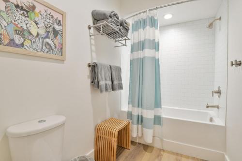 a bathroom with a toilet and a shower at Moab Inn Towner #4 - Heart of Downtown in Moab