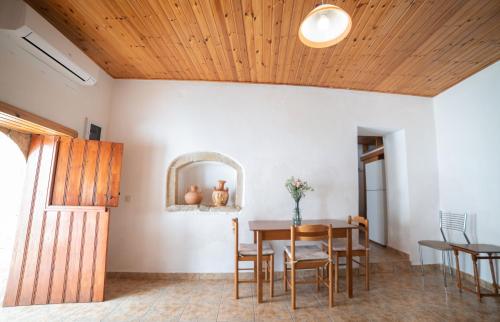 a dining room with a wooden ceiling at MinoaHouse 1 bedroom,3 guests,bath tub & patio in Ierápetra