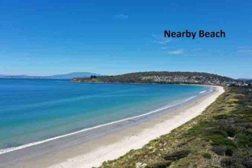 a view of a beach with the words memory beach at Cosy Cabin, Big View ! in Primrose Sands