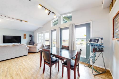 a living room with a table and chairs and a couch at Evinrude Escape in Coupeville
