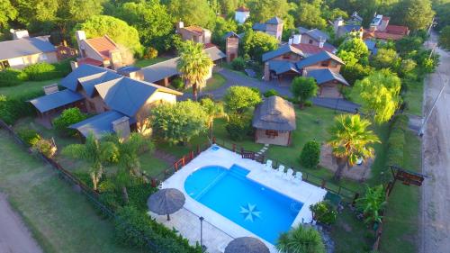 an aerial view of a house with a swimming pool at Cabañas Ranger in Santa Rosa de Calamuchita