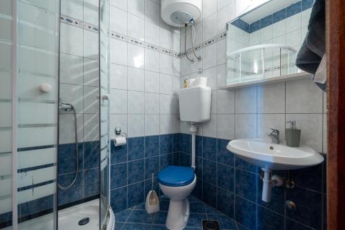 Bilik mandi di Apartments with parking space Mandre, Pag - 16836