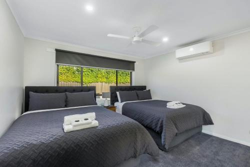 a bedroom with two beds and a window at Lakeside Apartment on Pool Avenue in Mulwala