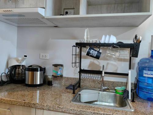 Kuchyň nebo kuchyňský kout v ubytování Messatiera Condo - UrbanSol Stay
