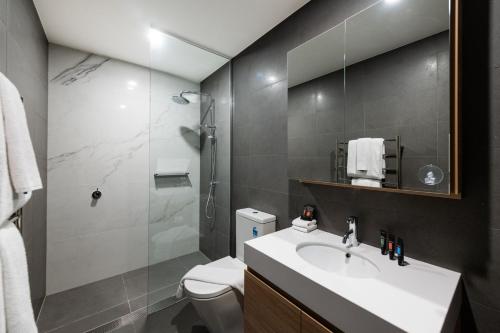 a bathroom with a sink and a shower and a toilet at Accommodate Canberra - Canberra 22 in Kingston 