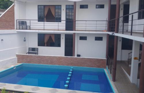 a swimming pool in front of a building at El Rincón Preferido in Papantla de Olarte