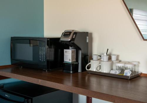 Utensilios para hacer té y café en The Ocean Front at Seaside