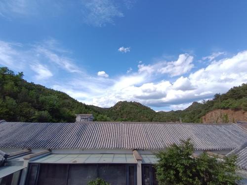 ホテルから撮影された、または一般的な山の景色
