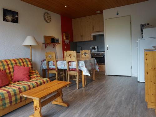 Appartement à Méaudre - 4 pers, proche centre, balcon, parking - FR-1-737-9
