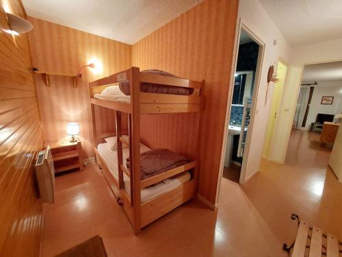 a small room with bunk beds in it at Studio Autrans-Méaudre en Vercors-Autrans, 1 pièce, 4 personnes - FR-1-737-50 in Autrans