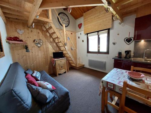 Charmant studio montagnard - 3 pers, parking, au pied des pistes - FR-1-737-57