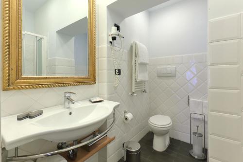Bilik mandi di Relais Lavagnini Florence