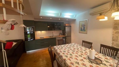 صورة لـ Old stone house VICKO في بودغورا