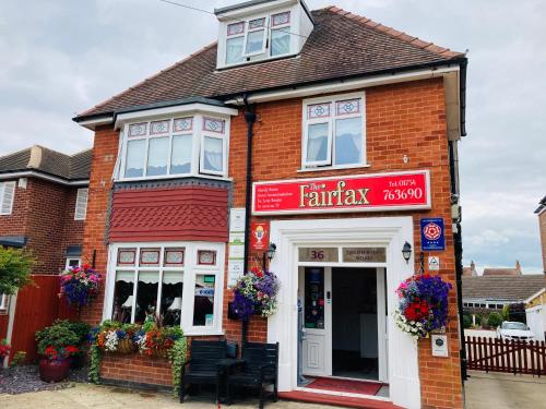 ein rotes Backsteingebäude mit einem Apothekenschild darauf in der Unterkunft Fairfax in Skegness