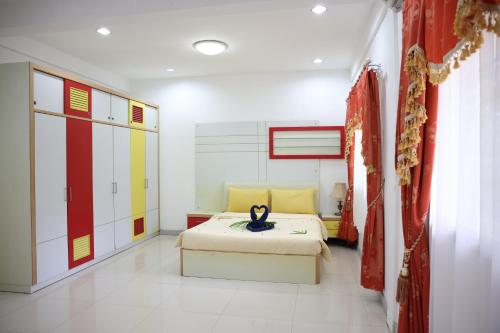 a room with a bed and a room with avisor at Bintan Service Apartment in Sebungsungai