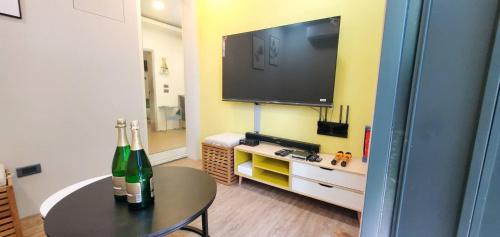 a living room with a table and a flat screen tv at 宜蘭81 Boat輕旅 寵物友善 小團體包棟 獨棟villa in Jiaoxi