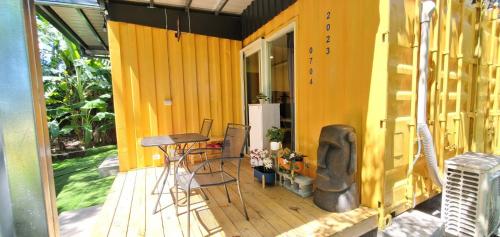 a porch of a house with a table and chairs at 宜蘭81 Boat輕旅 寵物友善 小團體包棟 獨棟villa in Jiaoxi