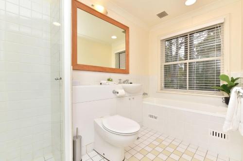 Koupelna v ubytování Villa 2br Bardolino Villa located within Cypress Lakes Resort