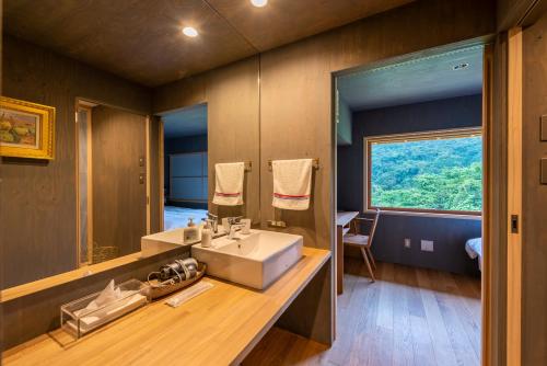 Phòng tắm tại KATADA Lodge & Villa