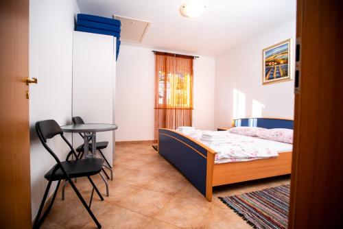 En eller flere senge i et værelse på House Amalia