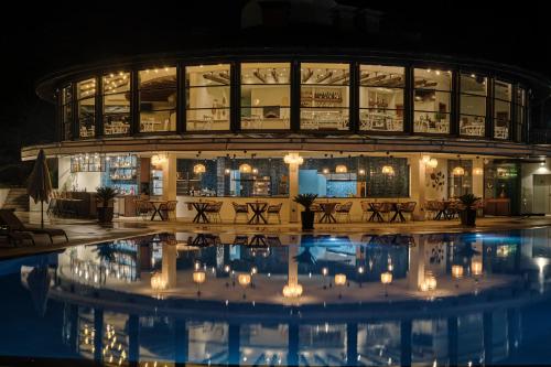 Πισίνα στο ή κοντά στο Viva Mare Beach Hotel by Santa Marina