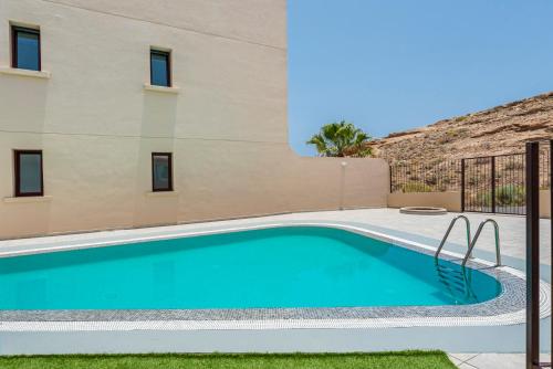 Bazén v ubytování MEDANO4YOU Eternal Spring Holiday Home nebo v jeho okolí