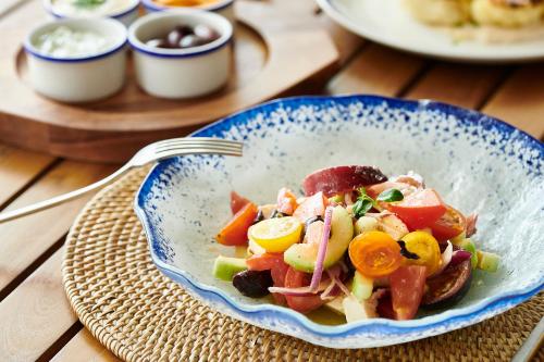 Makanan di atau berdekatan hotel