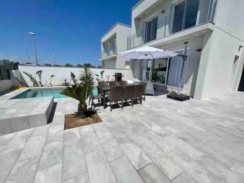Belle villa contemporaine piscine privée