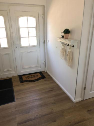 a room with a white door and a hallway with a floor at Landidyll in Silenz