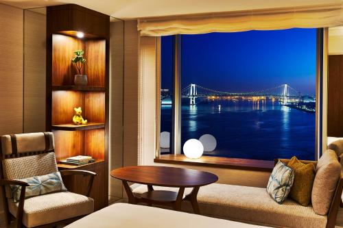 Posezení v ubytování InterContinental Tokyo Bay by IHG