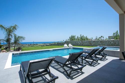 Πισίνα στο ή κοντά στο Madi Villa