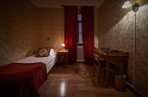 Ένα ή περισσότερα κρεβάτια σε δωμάτιο στο Hotell Läckö
